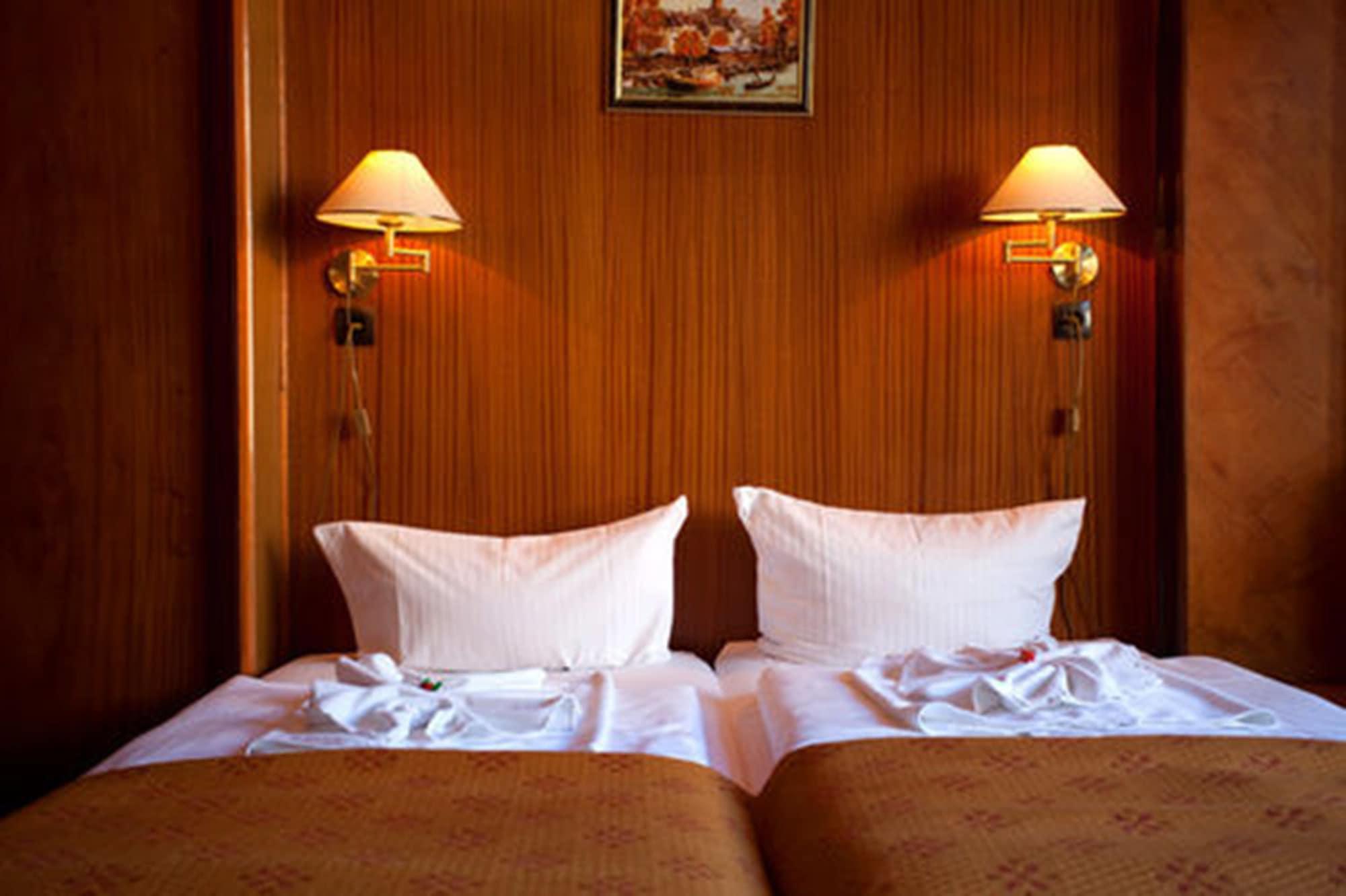 Aster An Der Messe Hotel 3*